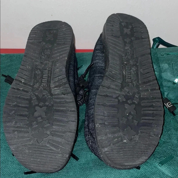 Hey Dude Black and Gray Loafers with Flexible Sole and Moccasin Design - Picture 7 of 12